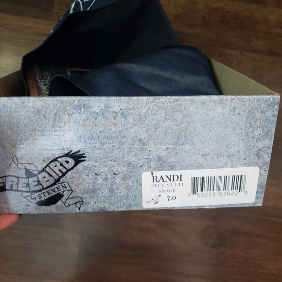 Freebird by Steven Randi blue multi snake NWT sz 7 - Picture 8 of 9